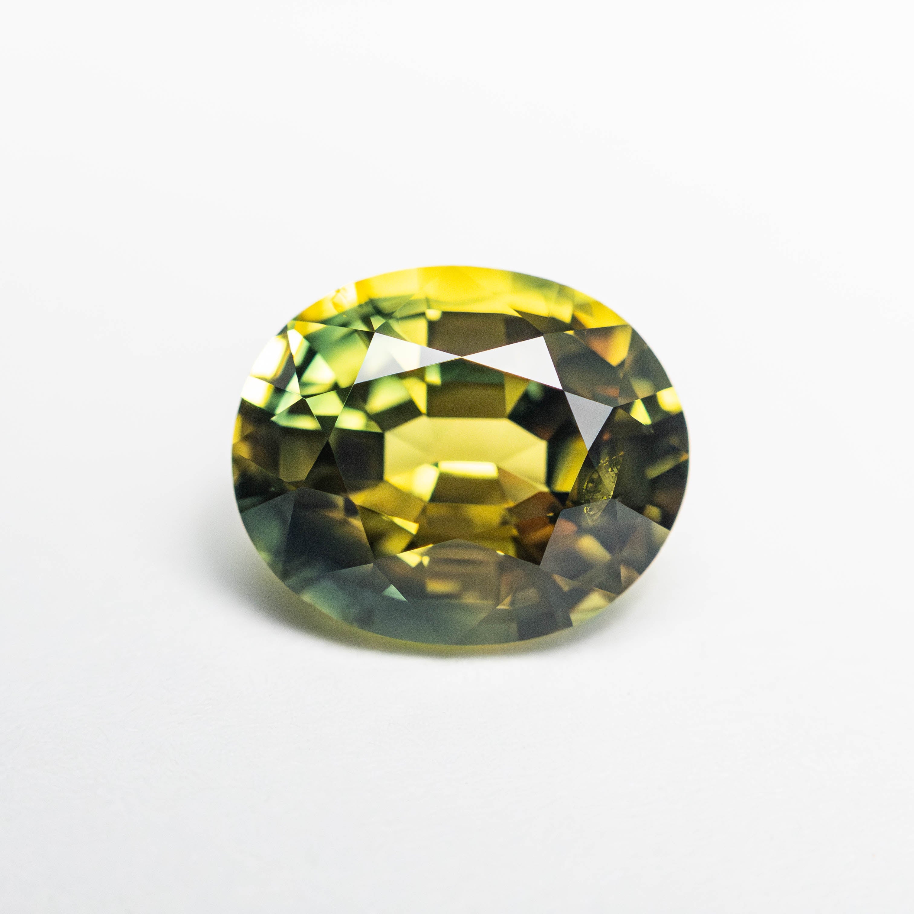 Yellow/Green Brilliant Sapphire - 2.29ct Oval